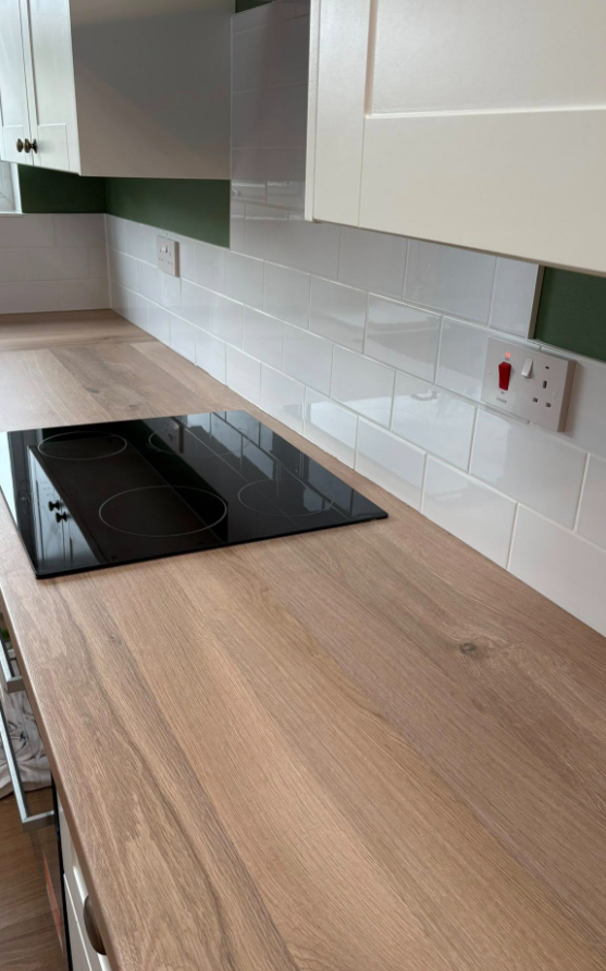 White metro & oak kitchen 1