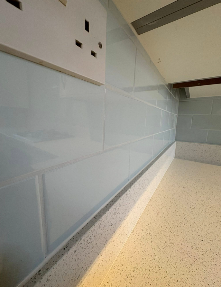Kitchen refresh & splashback tiling 2