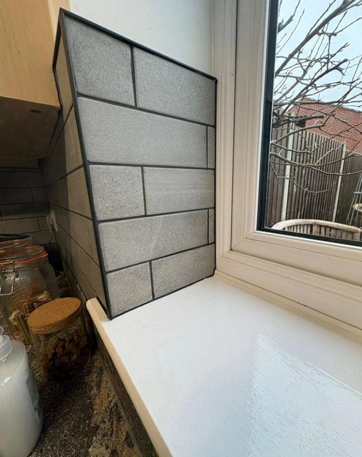 Stone-effect splashback tiling 2
